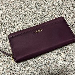 Tumi nylon wallet- NWOT